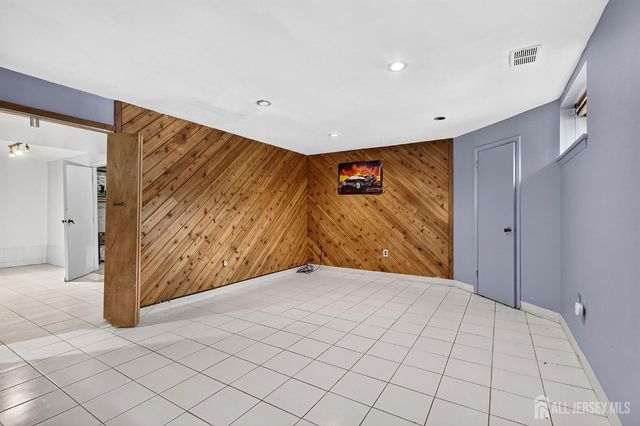 71 Highview Drive, Woodbridge Proper, NJ 07095