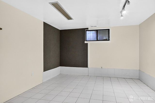 71 Highview Drive, Woodbridge Proper, NJ 07095