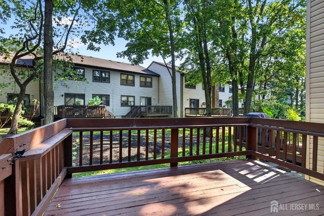71 Highview Drive, Woodbridge Proper, NJ 07095