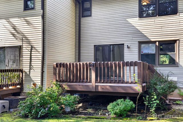 71 Highview Drive, Woodbridge Proper, NJ 07095