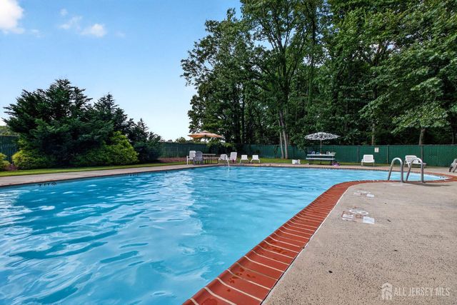 71 Highview Drive, Woodbridge Proper, NJ 07095