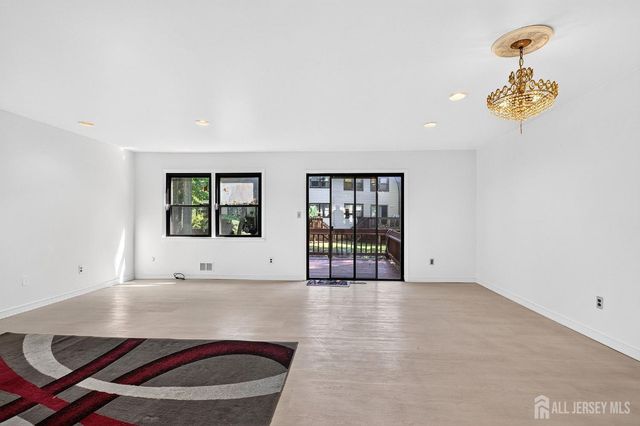 71 Highview Drive, Woodbridge Proper, NJ 07095