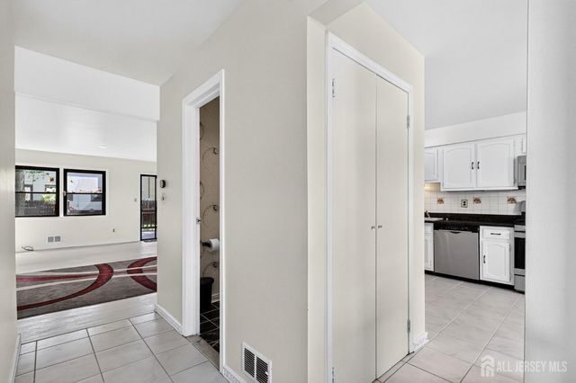 71 Highview Drive, Woodbridge Proper, NJ 07095
