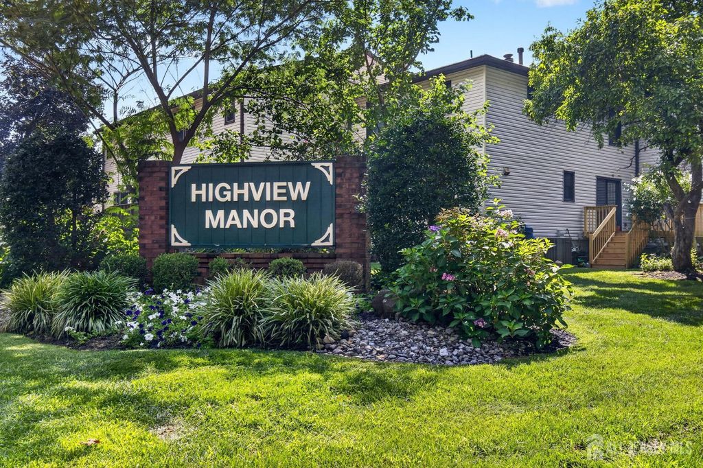 71 Highview Drive, Woodbridge Proper, NJ 07095