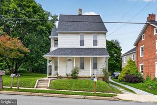 154 S MAIN ST, Seven Valleys, PA 17360