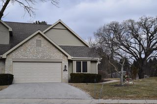N22 W24122 Cloister CIRCLE #5 E, Pewaukee, WI 53072
