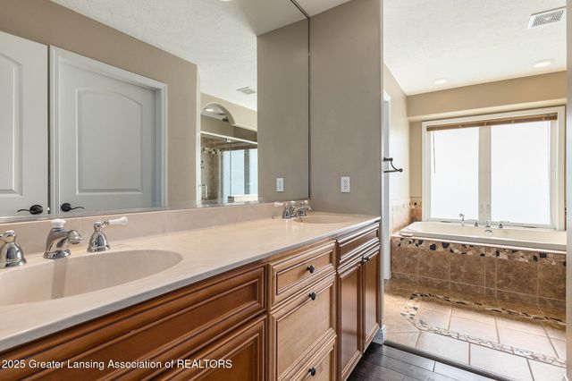 1106 Cobblestone Court, Williamston, MI 48895