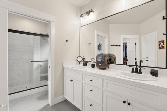 2833 Caldera Lane, Medford, OR 97504