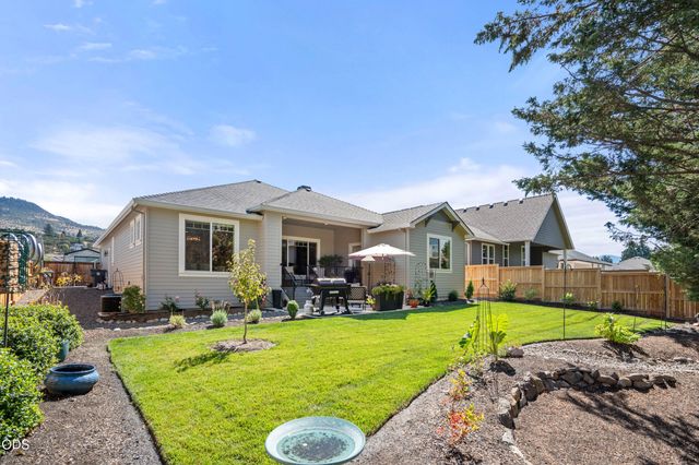 2833 Caldera Lane, Medford, OR 97504