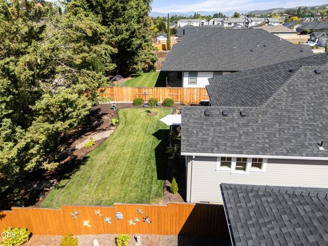 2833 Caldera Lane, Medford, OR 97504