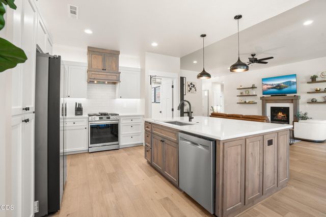 2833 Caldera Lane, Medford, OR 97504