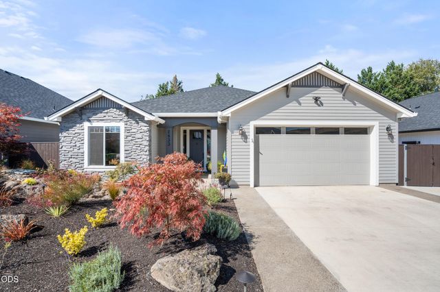 2833 Caldera Lane, Medford, OR 97504