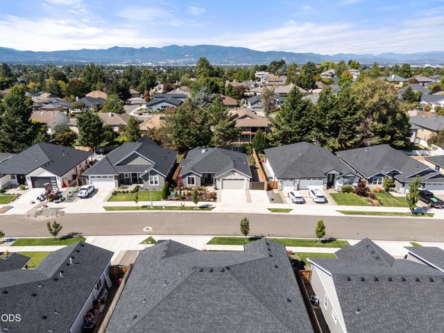2833 Caldera Lane, Medford, OR 97504