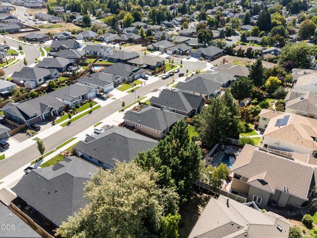 2833 Caldera Lane, Medford, OR 97504