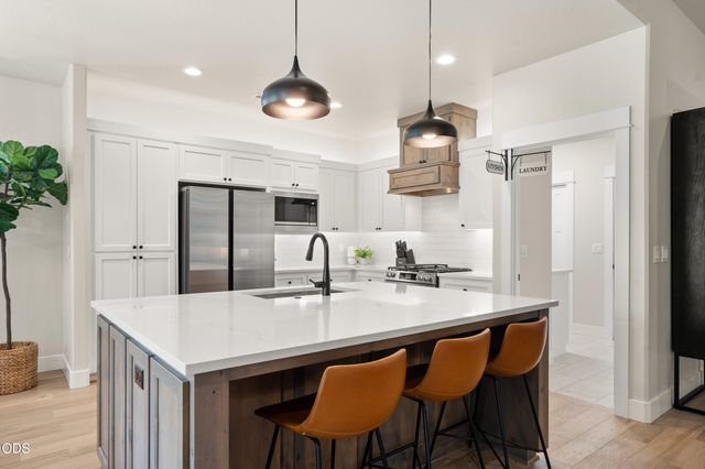 2833 Caldera Lane, Medford, OR 97504