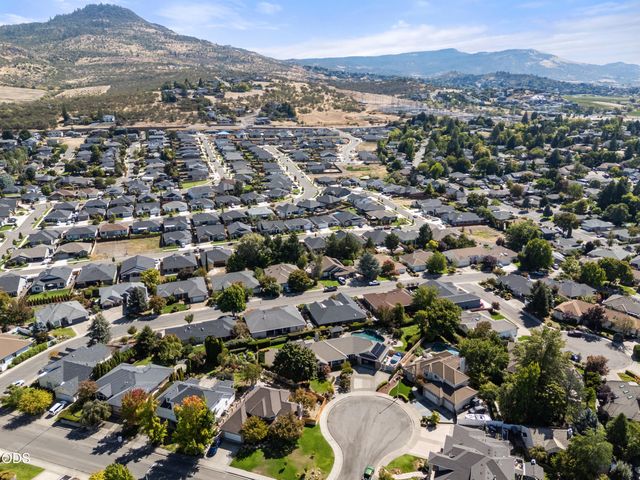 2833 Caldera Lane, Medford, OR 97504