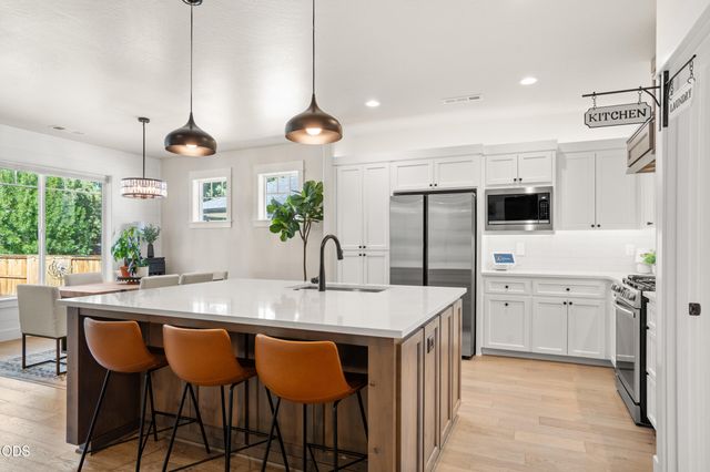 2833 Caldera Lane, Medford, OR 97504