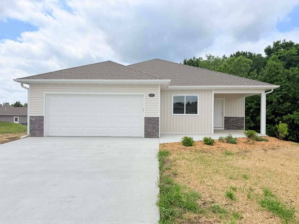 4522 E BROOKHILL DR, Columbia, MO 65202
