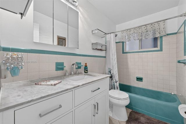 365 NW 46th Street, Oakland Park, FL 33309