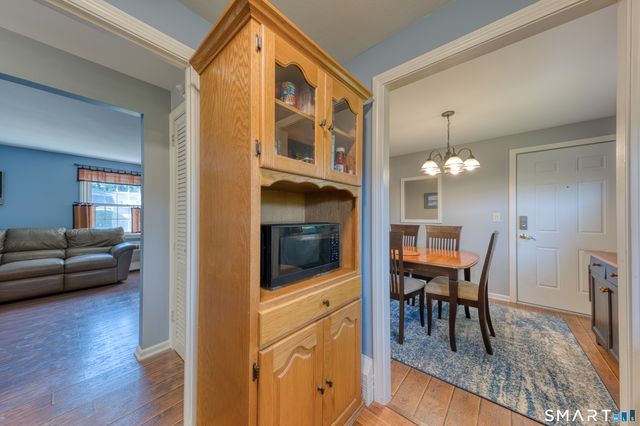 45 Brewster Road B, Glastonbury, CT 06033