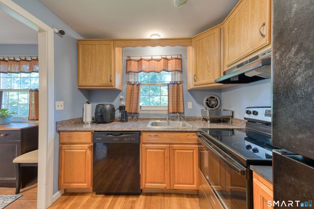 45 Brewster Road B, Glastonbury, CT 06033