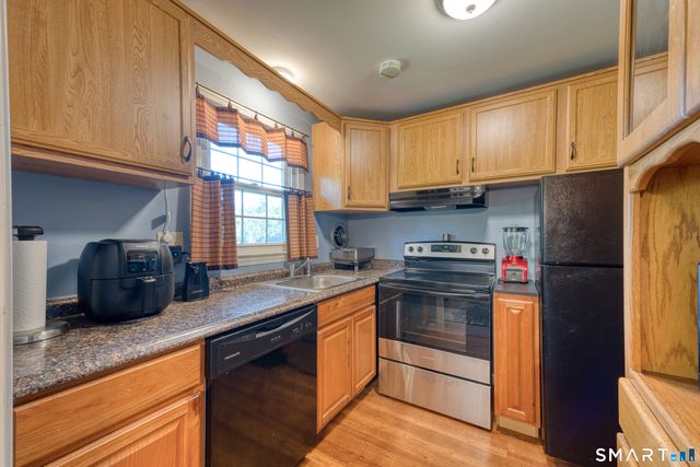 45 Brewster Road B, Glastonbury, CT 06033