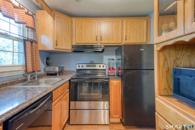 45 Brewster Road B, Glastonbury, CT 06033