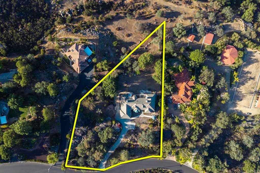 Image 4 of property listing at 3157 VIA VIEJAS OESTE, Alpine, CA 91901