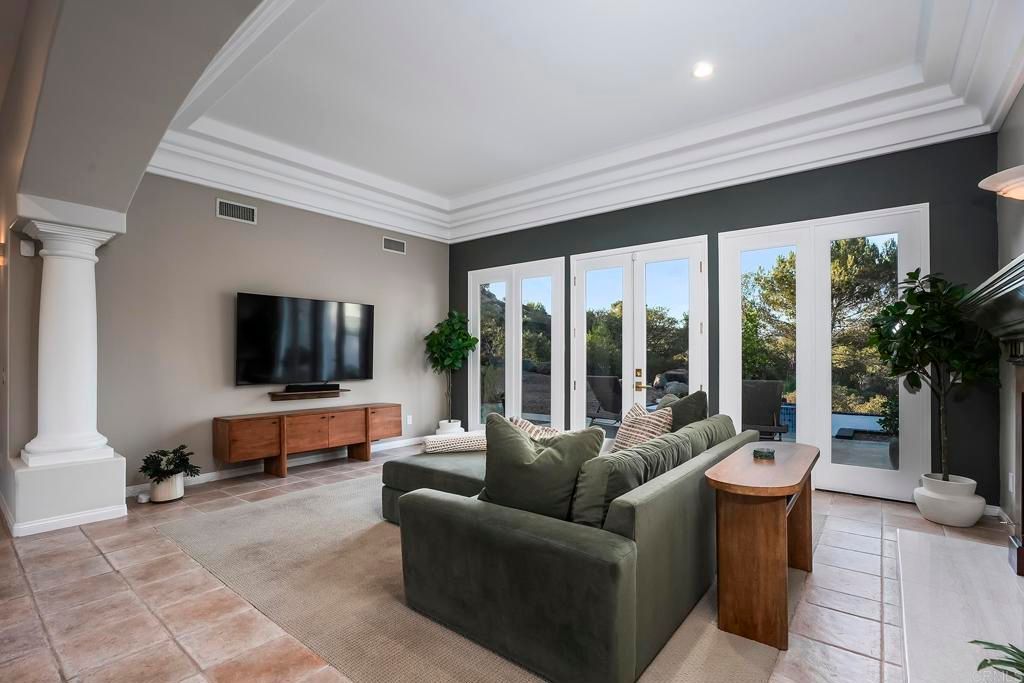 Image 6 of property listing at 3157 VIA VIEJAS OESTE, Alpine, CA 91901