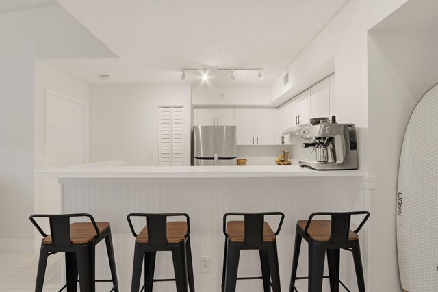 110 Yacht Club Way 306, Hypoluxo, FL 33462