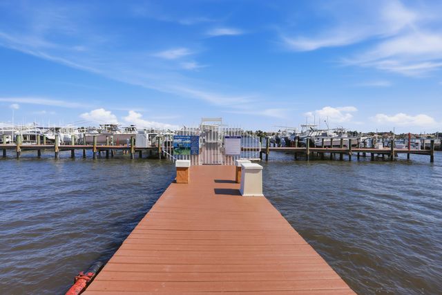 110 Yacht Club Way 306, Hypoluxo, FL 33462