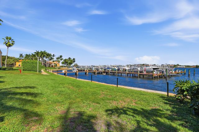 110 Yacht Club Way 306, Hypoluxo, FL 33462