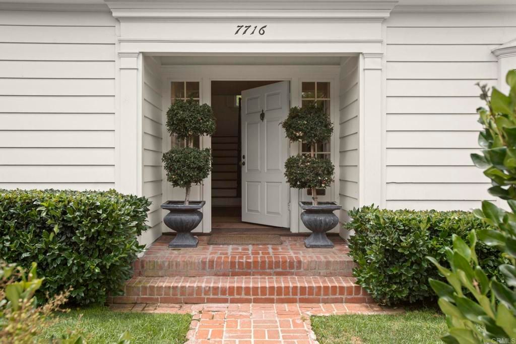 Image 2 of property listing at 7716 Lookout Drive, La Jolla, CA 92037