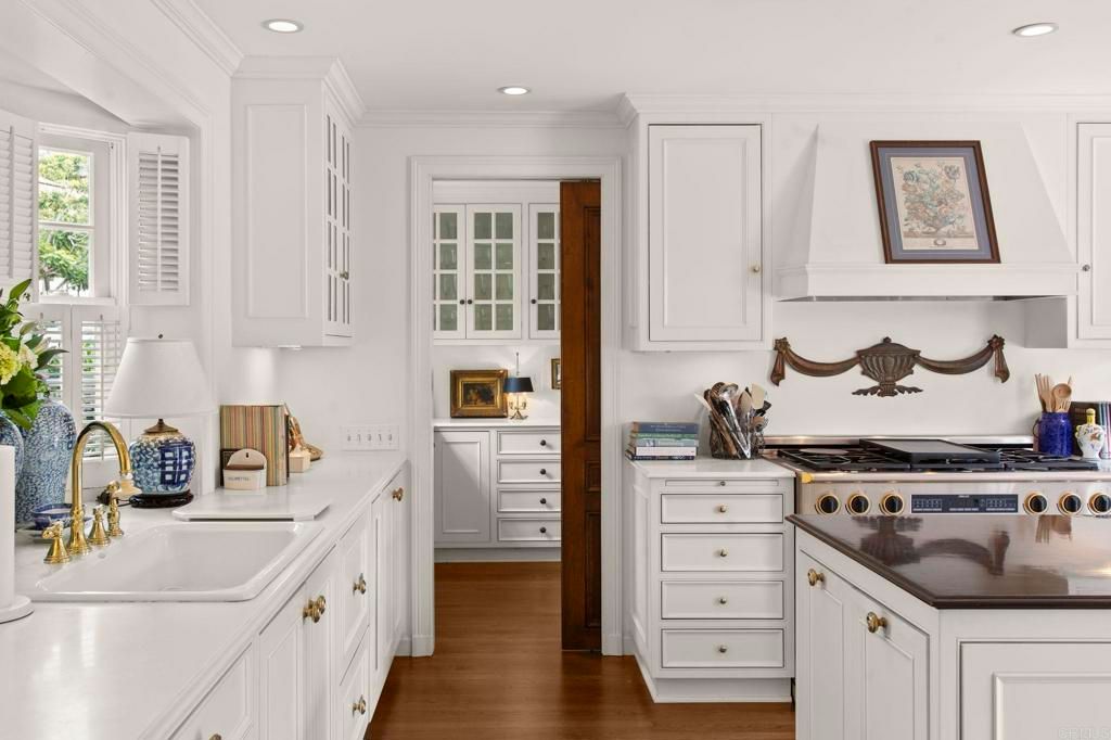 Image 9 of property listing at 7716 Lookout Drive, La Jolla, CA 92037