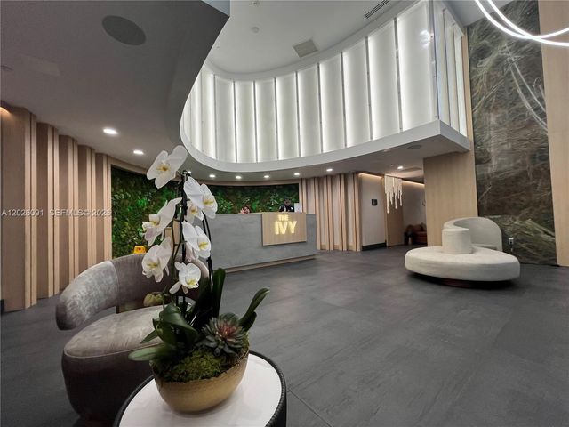 90 SW 3rd St 1705, Miami, FL 33130