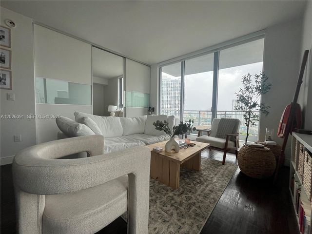 90 SW 3rd St 1705, Miami, FL 33130