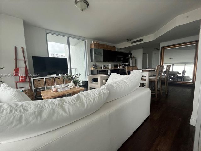 90 SW 3rd St 1705, Miami, FL 33130
