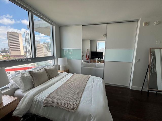90 SW 3rd St 1705, Miami, FL 33130