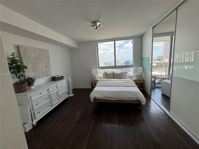 90 SW 3rd St 1705, Miami, FL 33130