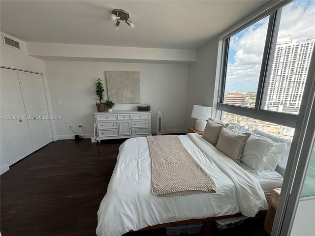 90 SW 3rd St 1705, Miami, FL 33130