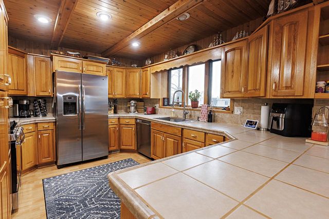 29134 White Oak LANE, Waterford, WI 53185
