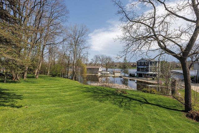 29134 White Oak LANE, Waterford, WI 53185