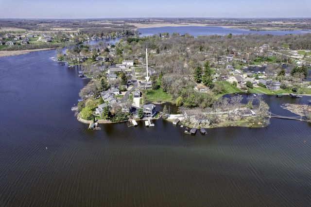 29134 White Oak LANE, Waterford, WI 53185