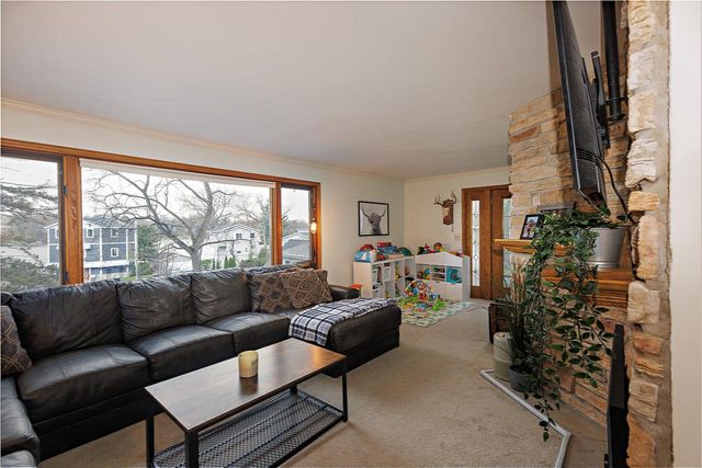 29134 White Oak LANE, Waterford, WI 53185