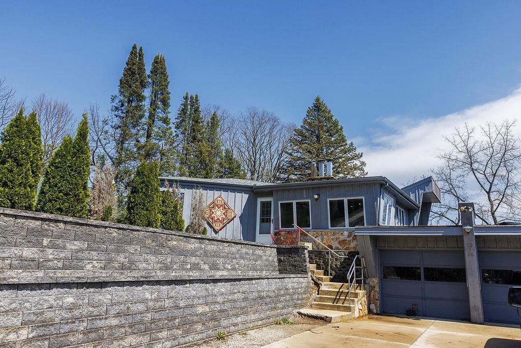 29134 White Oak LANE, Waterford, WI 53185