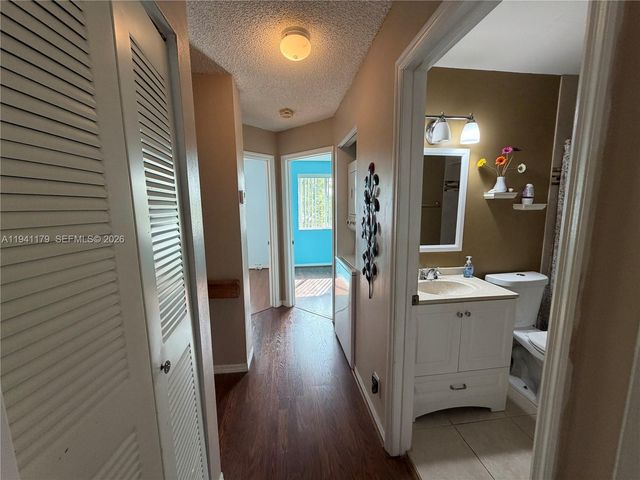 810 NE 212th Ter 2, Miami, FL 33179