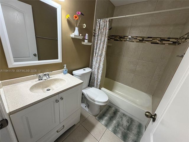 810 NE 212th Ter 2, Miami, FL 33179