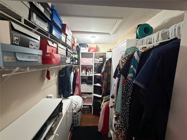 810 NE 212th Ter 2, Miami, FL 33179