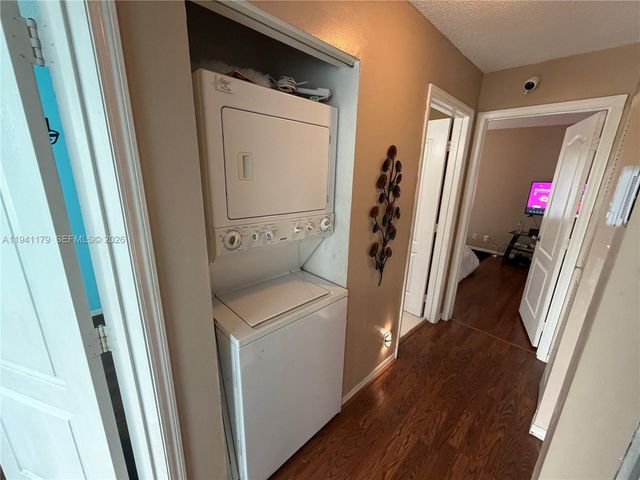 810 NE 212th Ter 2, Miami, FL 33179