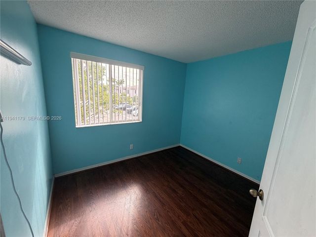 810 NE 212th Ter 2, Miami, FL 33179